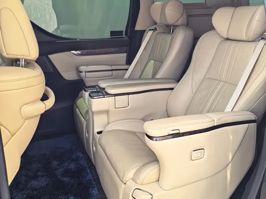 Toyota Vellfire — фото 5