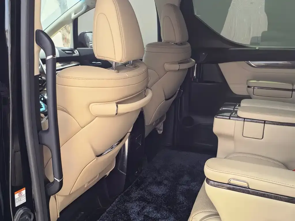 Toyota Vellfire — фото 4