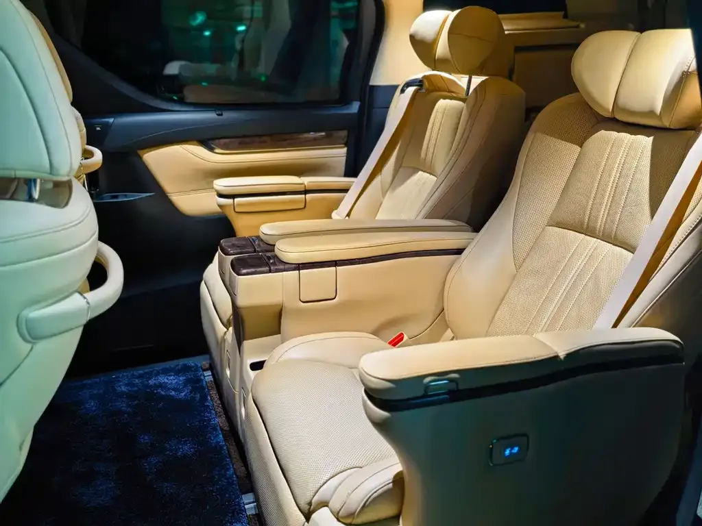 Toyota Vellfire — фото 2