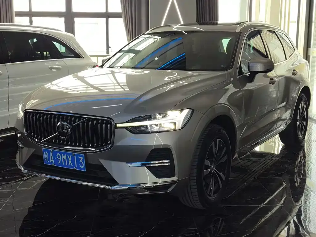 Volvo XC60 — фото 1