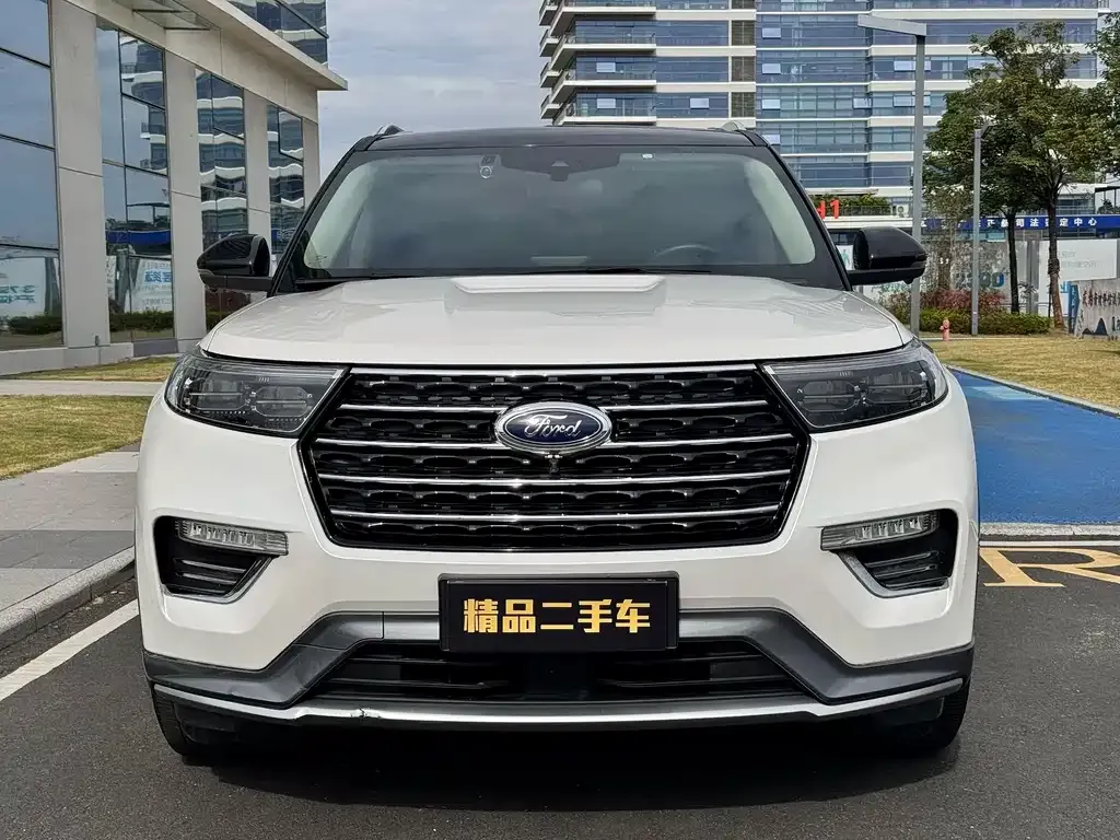 Ford Explorer — фото 1