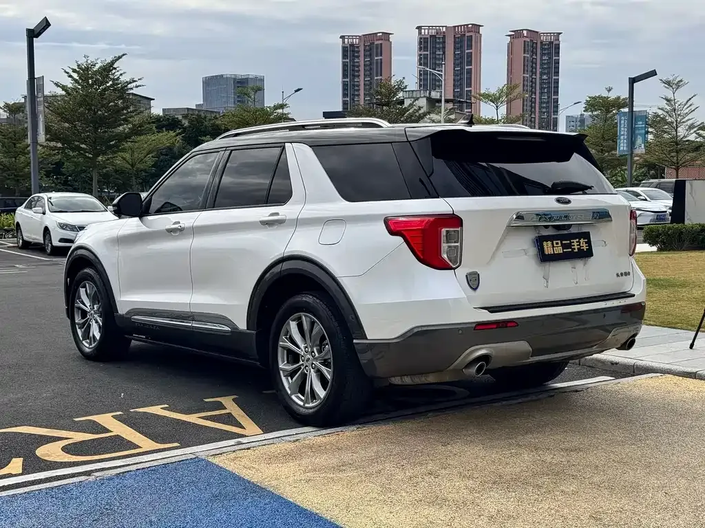 Ford Explorer — фото 10