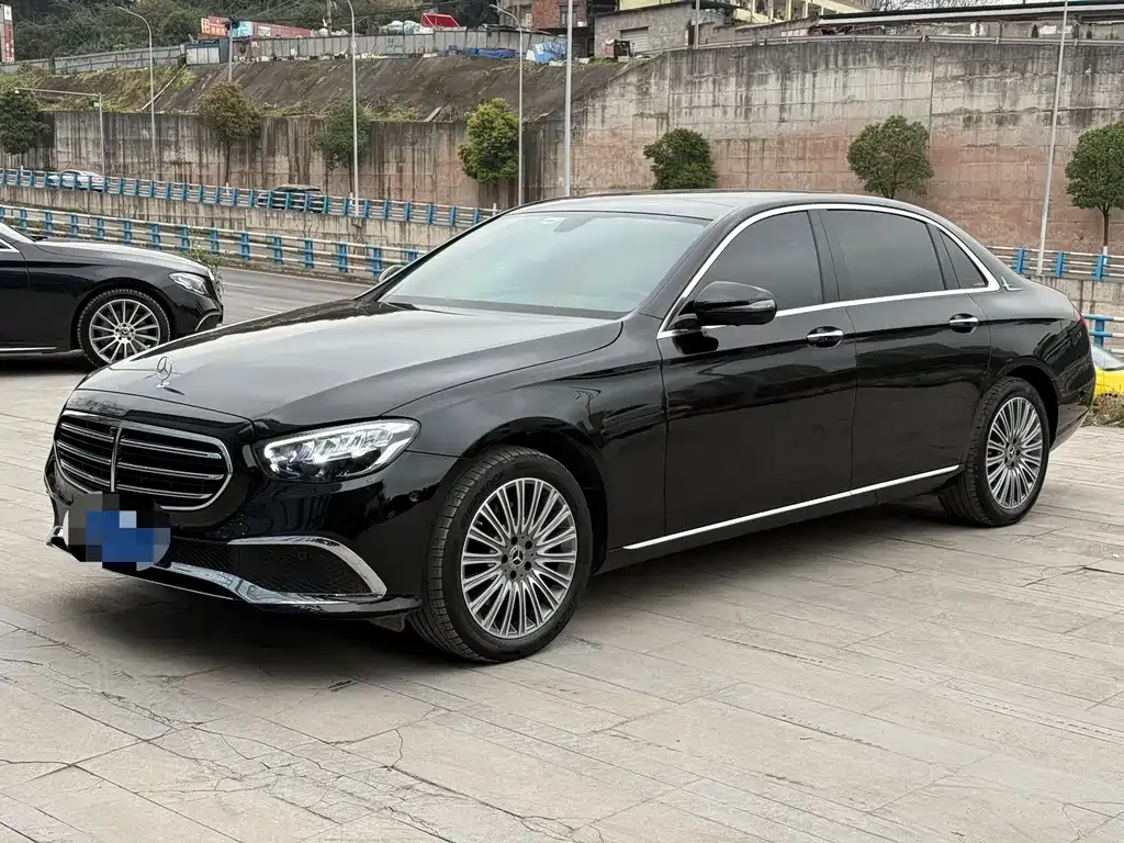 Mercedes-Benz E-Class — фото 1