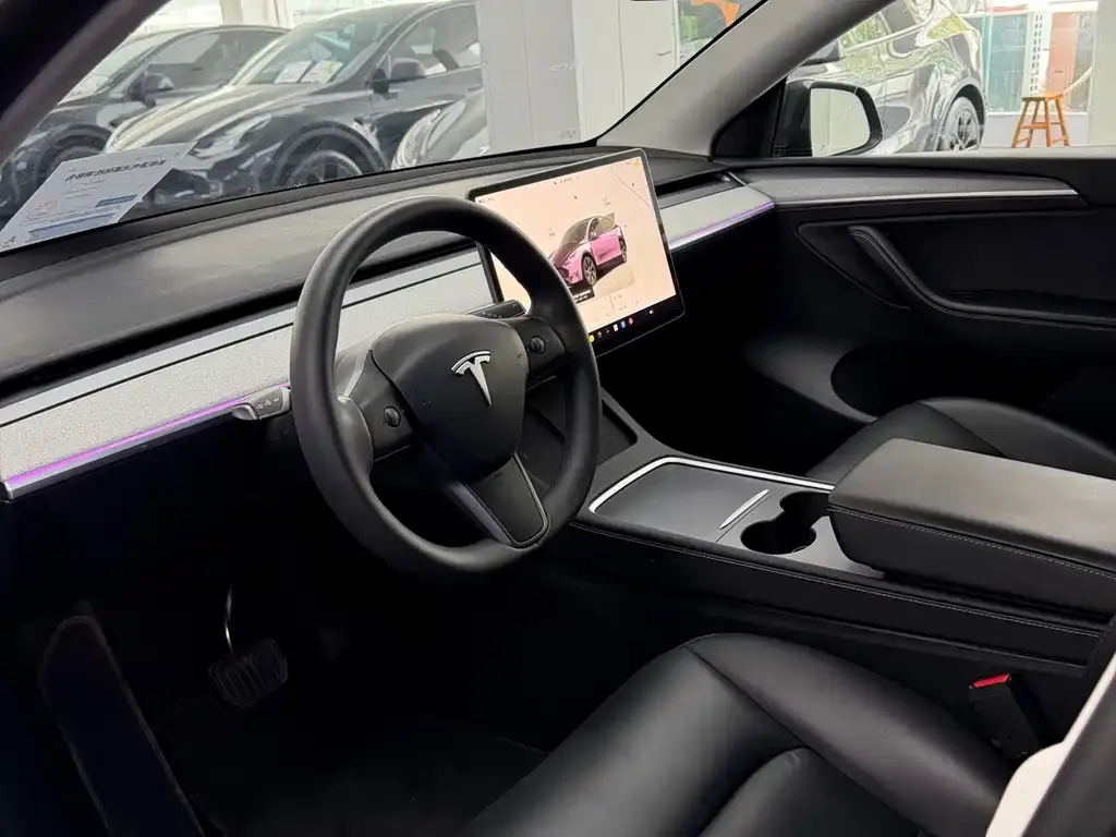 Tesla Model Y — фото 5
