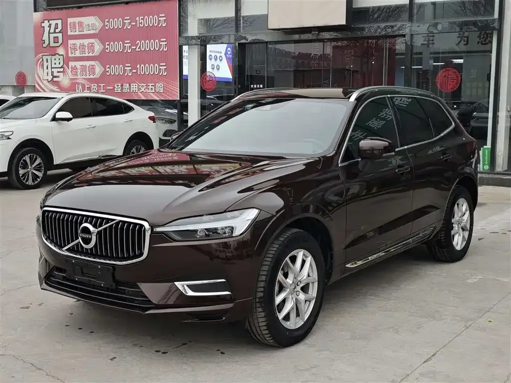 Volvo XC60 — фото 1