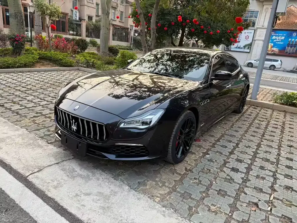 Maserati Quattroporte — фото 1