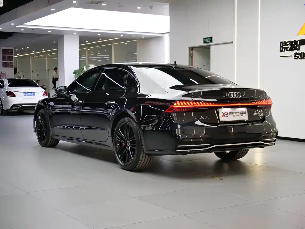 Audi A7L 2024 из CN, фото 4