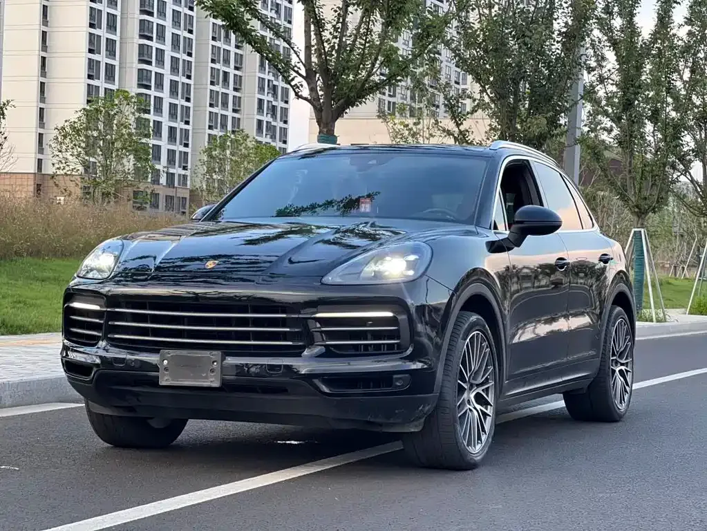 Porsche Cayenne — фото 1