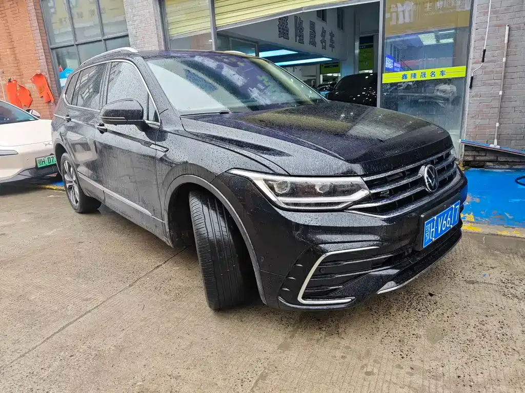 Volkswagen Tiguan L — фото 10