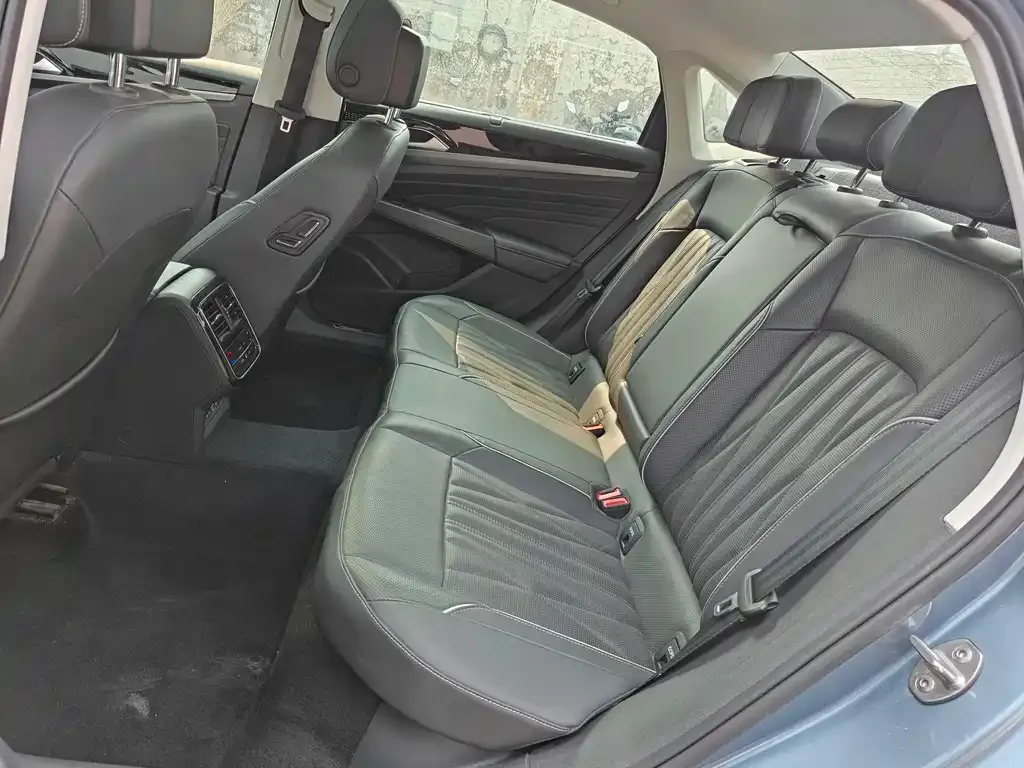 Volkswagen Passat — фото 6