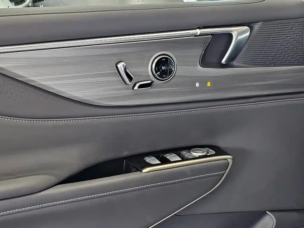 Buick GL8 Hybrid — фото 9