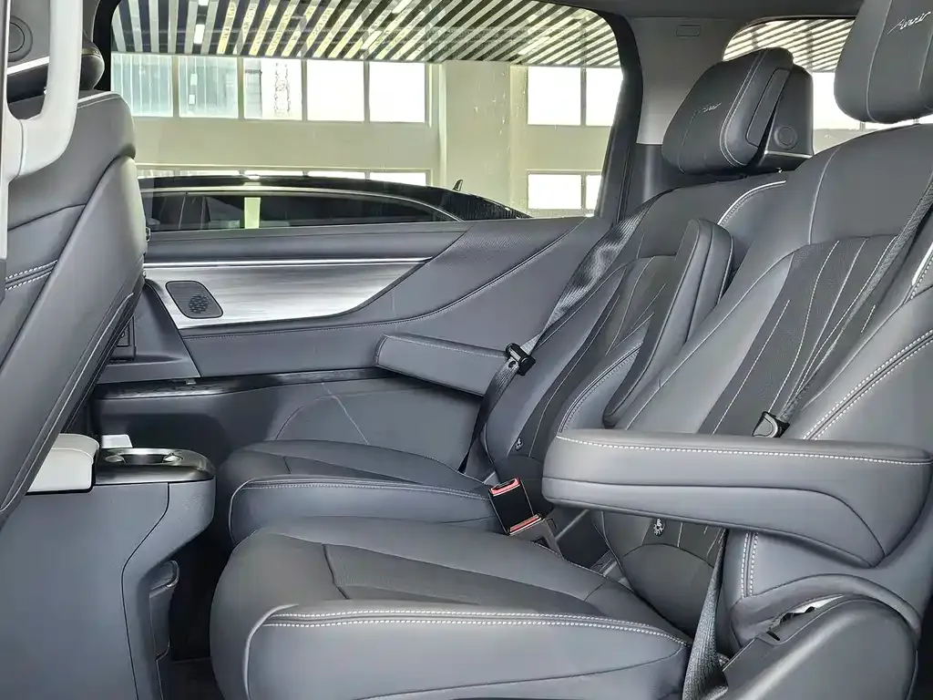Buick GL8 Hybrid — фото 4