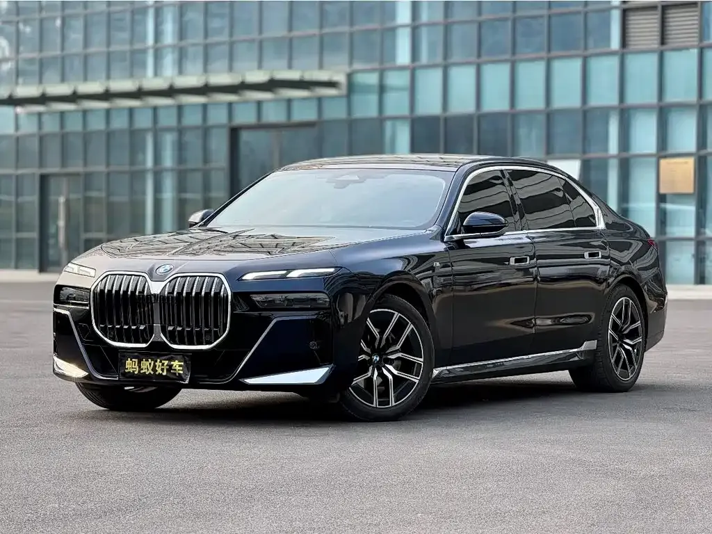 BMW 7 Series — фото 1