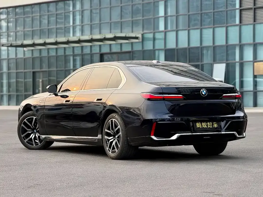 BMW 7 Series — фото 5
