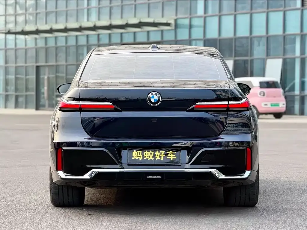 BMW 7 Series — фото 10