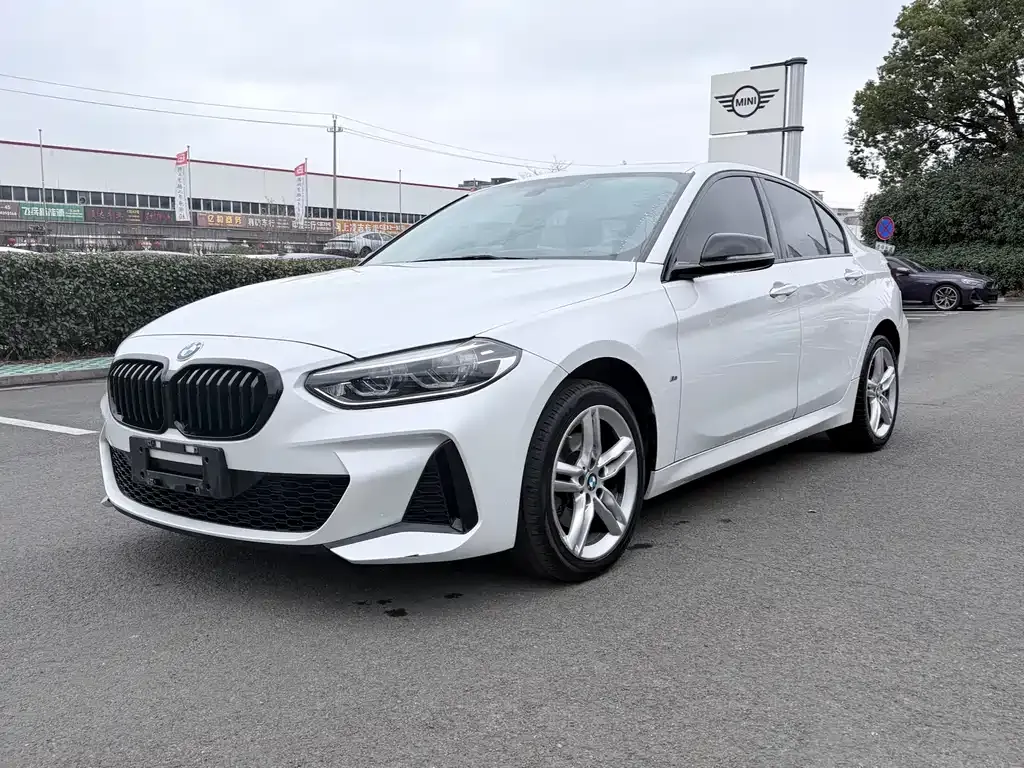 BMW 1 Series 2022 из CN, фото 1