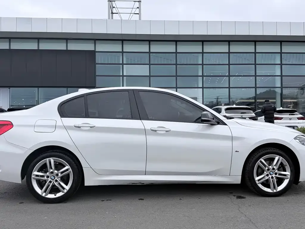 BMW 1 Series 2022 из CN, фото 6