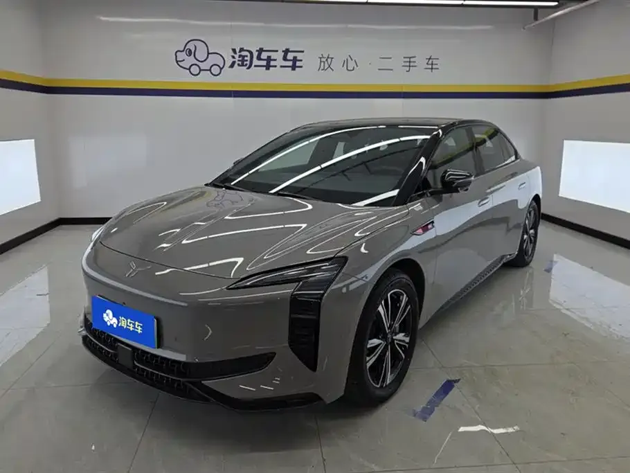 Hongqi EH7