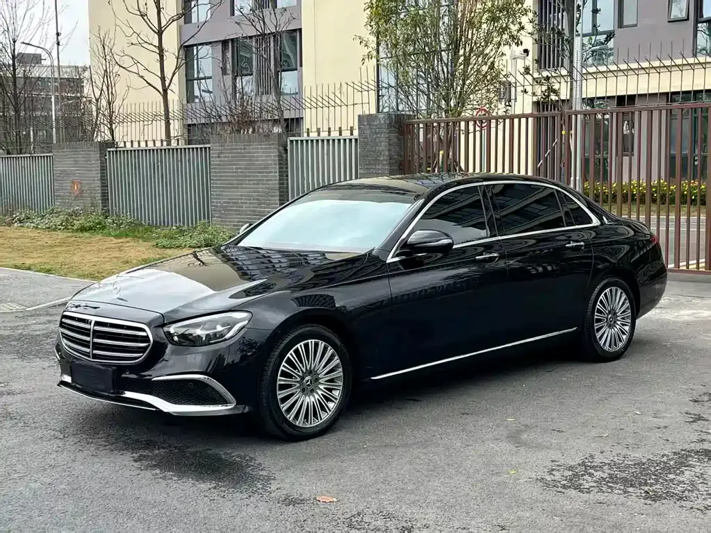 Mercedes-Benz E-Class — фото 1