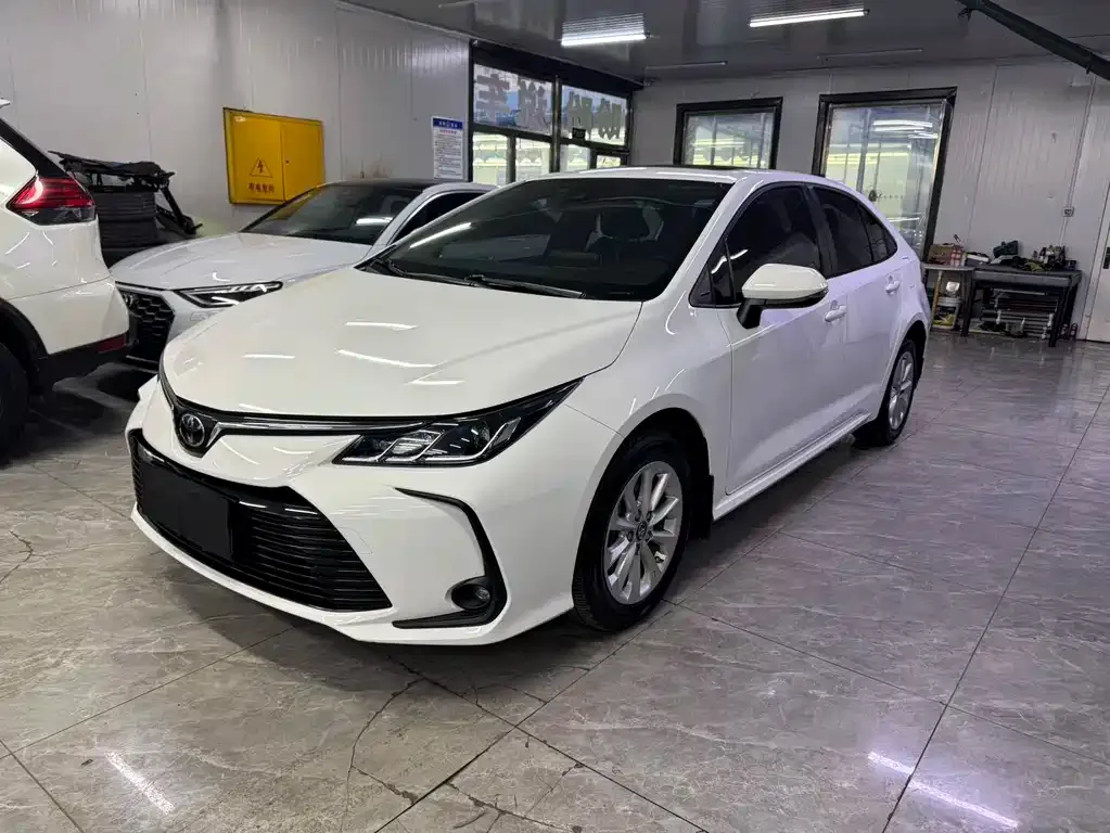 Toyota Corolla — фото 1