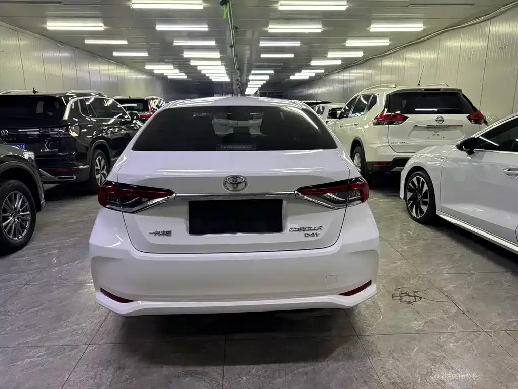 Toyota Corolla — фото 10