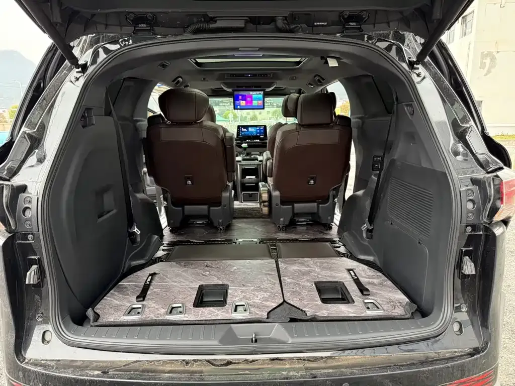 Toyota Granvia — фото 5
