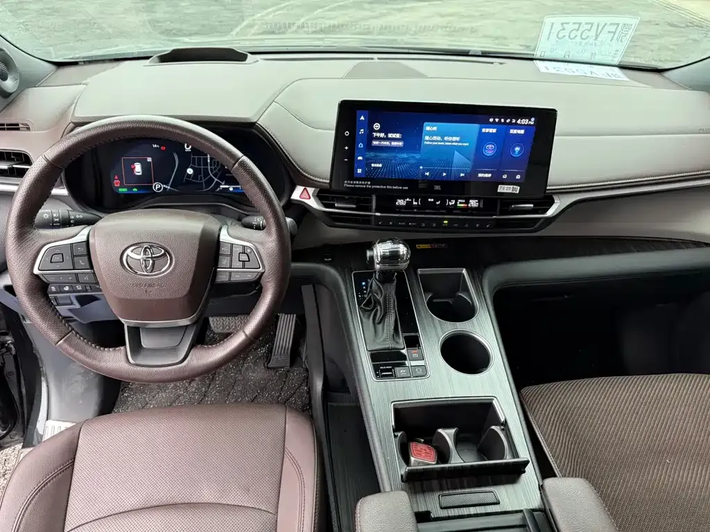 Toyota Granvia — фото 7