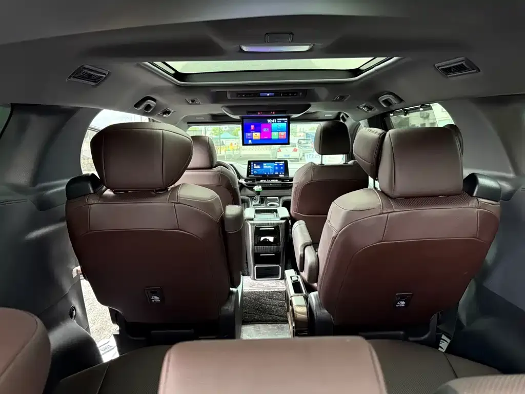 Toyota Granvia — фото 3
