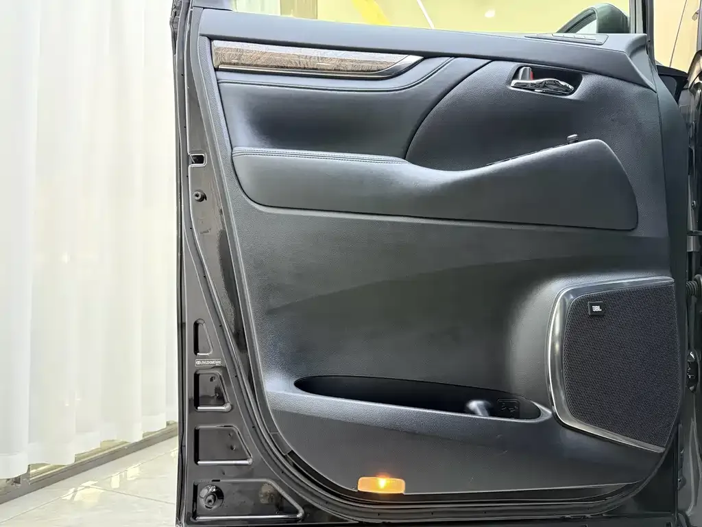 Toyota Vellfire 2022 из CN, фото 3