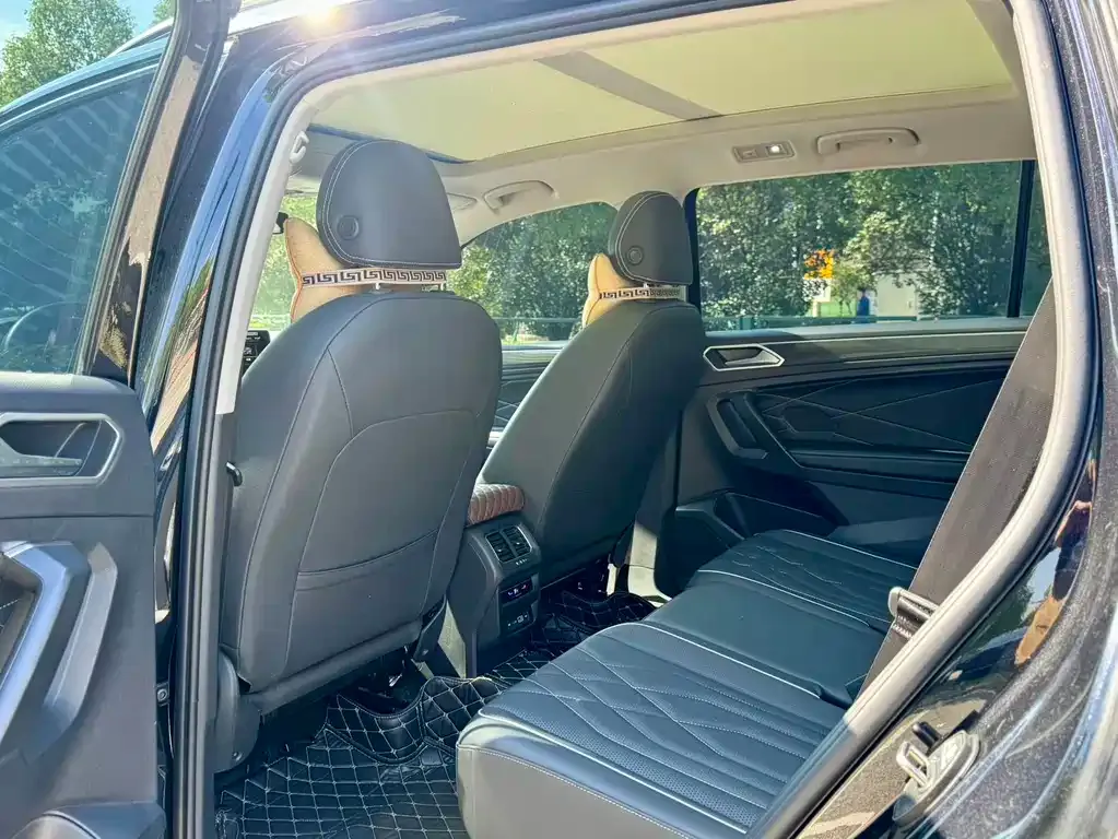 Volkswagen Tiguan L 2023 из CN, фото 2