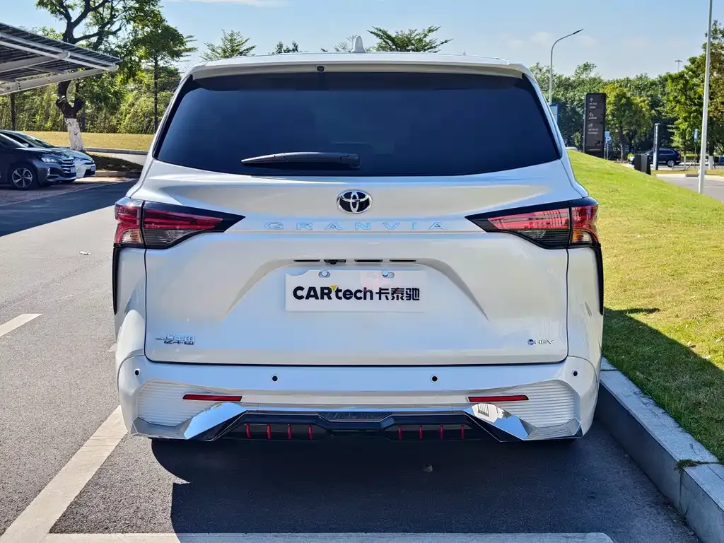Toyota Granvia 2024 из CN, фото 7