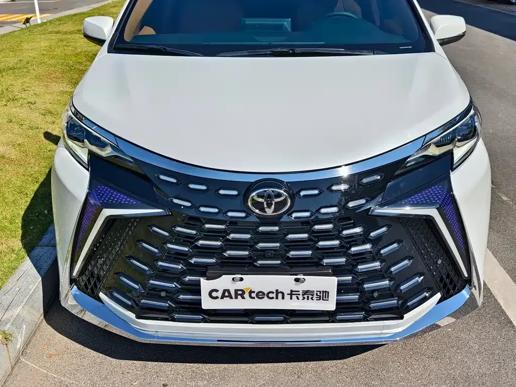 Toyota Granvia 2024 из CN, фото 4