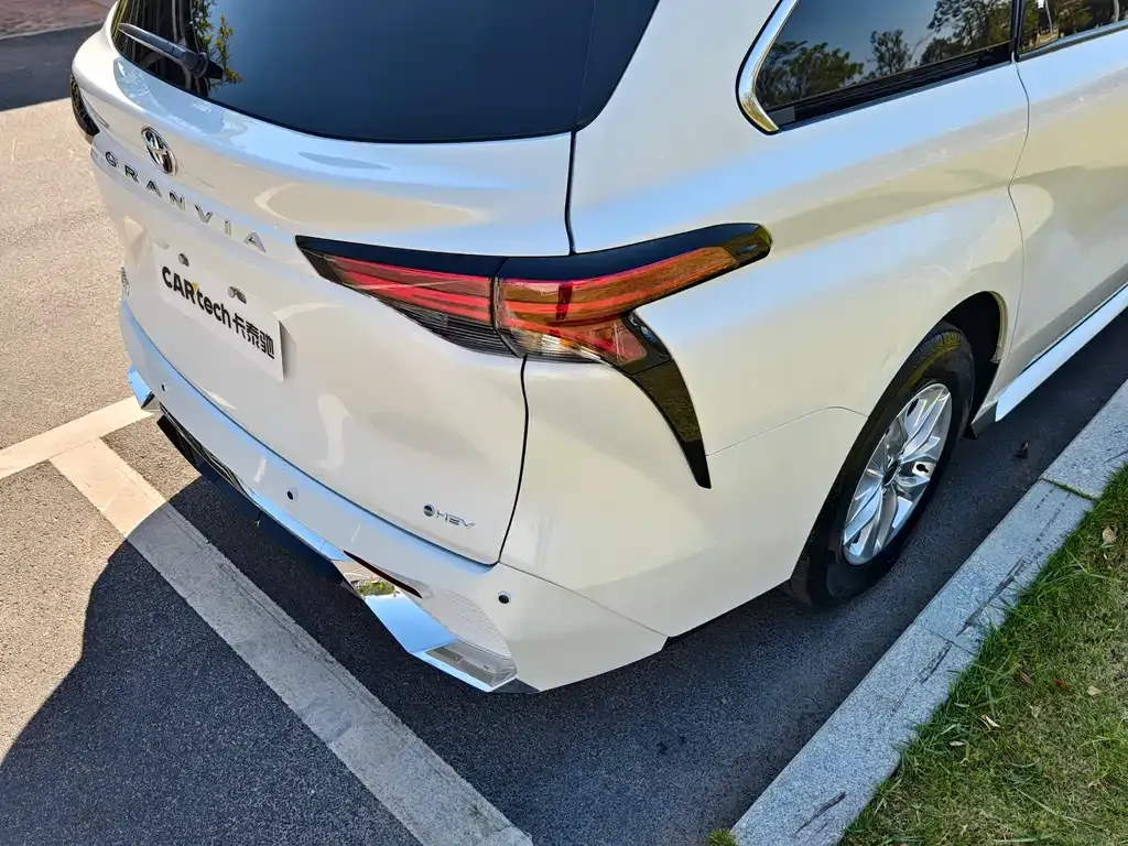 Toyota Granvia 2024 из CN, фото 10