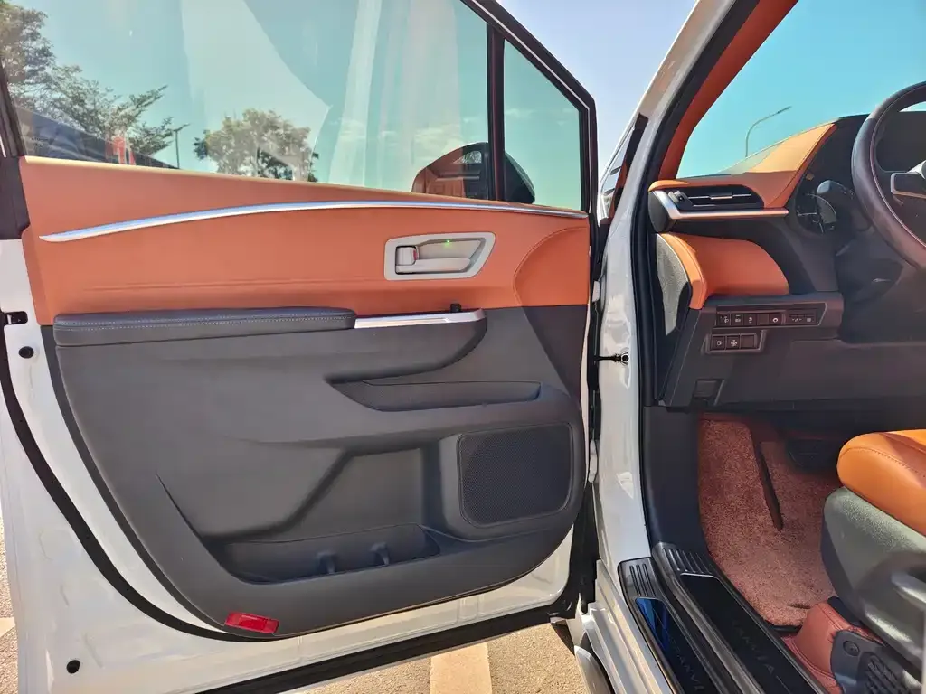 Toyota Granvia 2024 из CN, фото 8