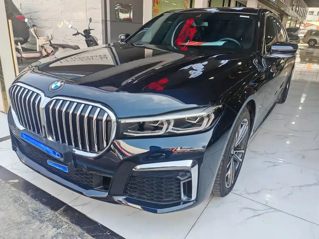 BMW 7 Series — фото 1