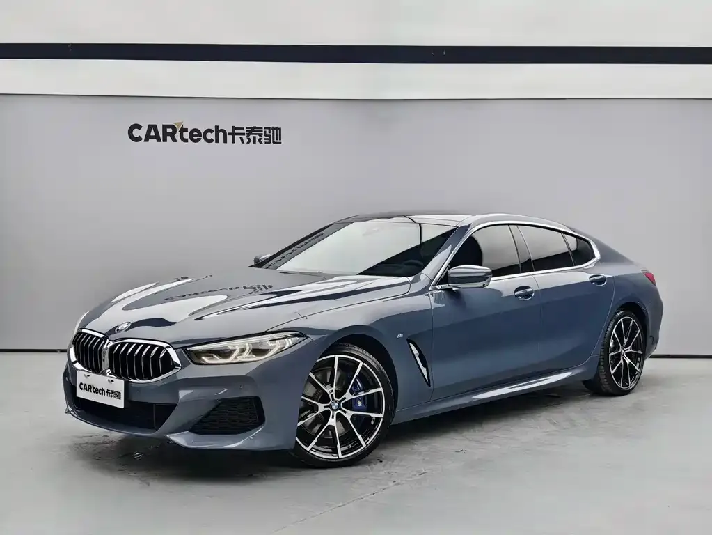 BMW 8 Series — фото 1