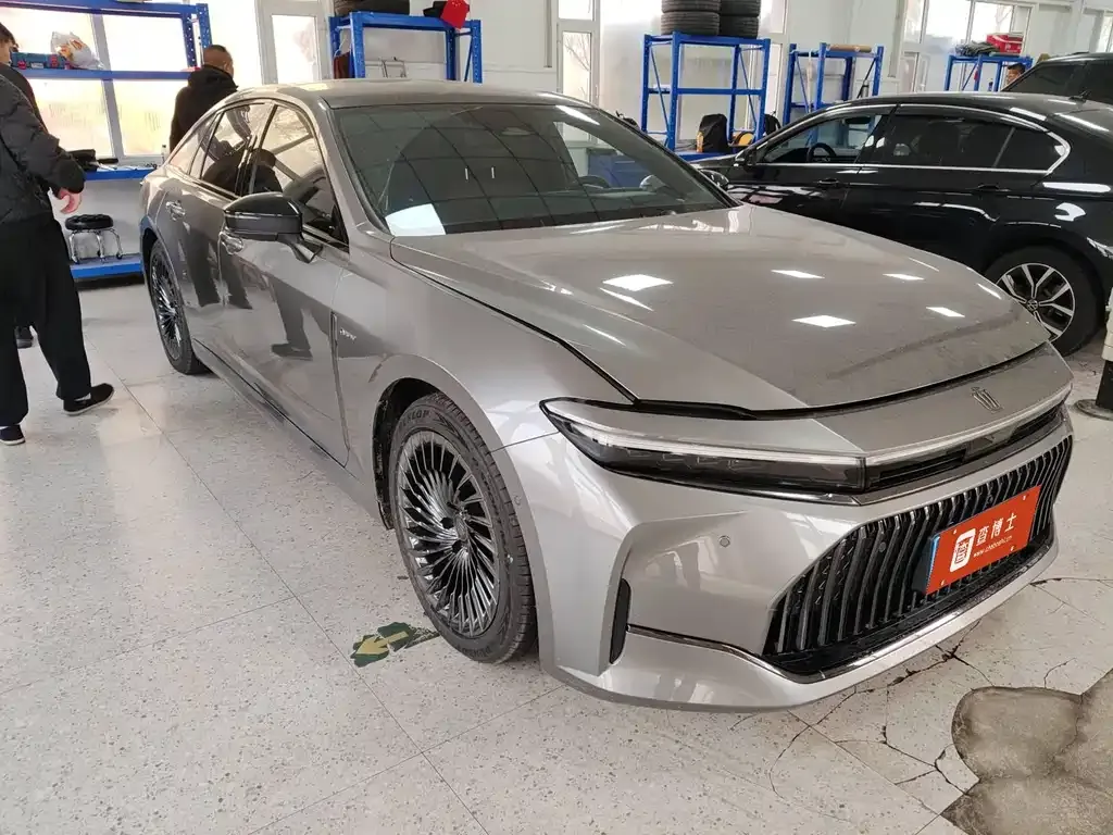 Toyota Crown (Import) 2024 из CN, фото 8