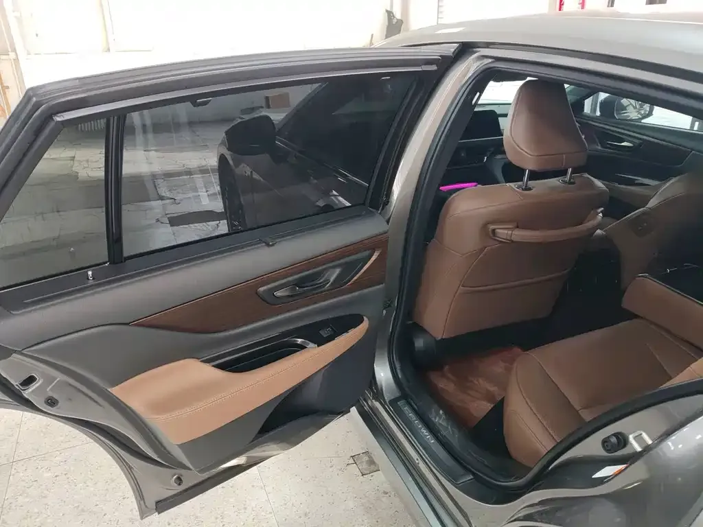Toyota Crown (Import) 2024 из CN, фото 6