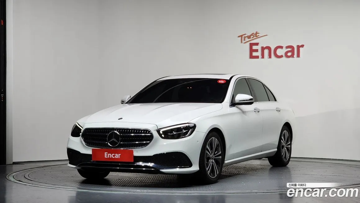 Mercedes-Benz E-Class — фото 1