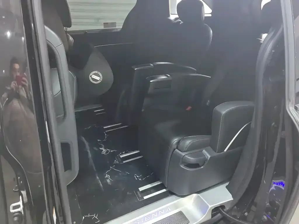 Toyota Sienna 2024 из CN, фото 2