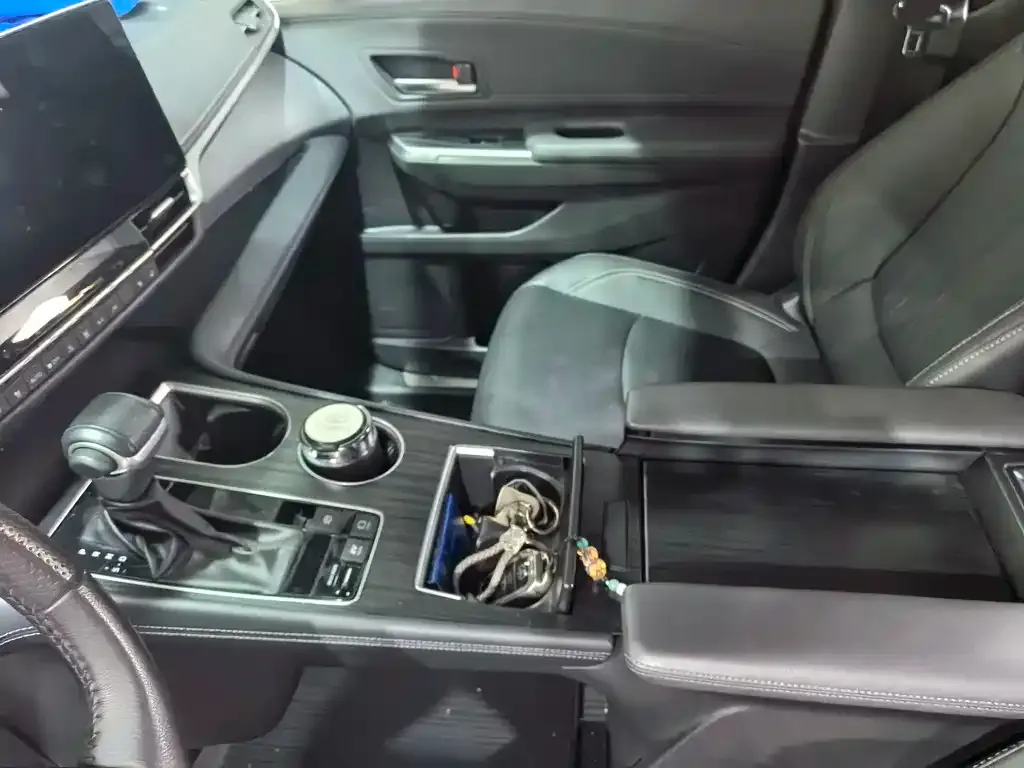 Toyota Sienna 2024 из CN, фото 4