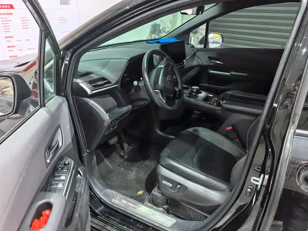 Toyota Sienna 2024 из CN, фото 6