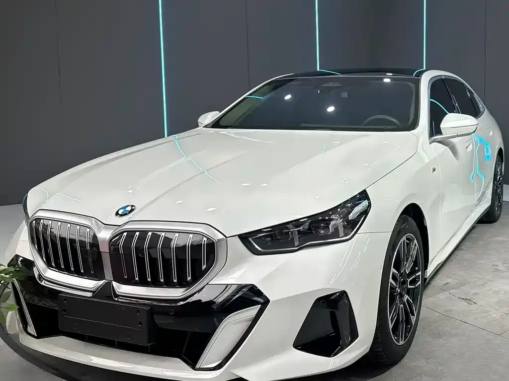 BMW 5 Series — фото 1