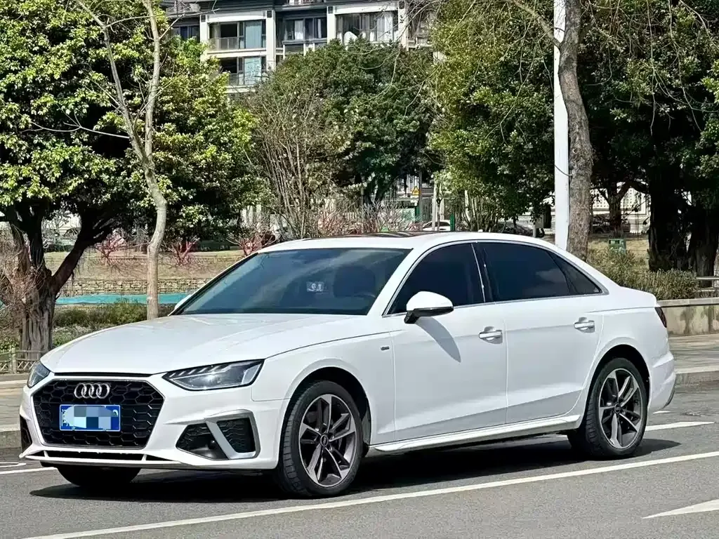 Audi A4L — фото 1