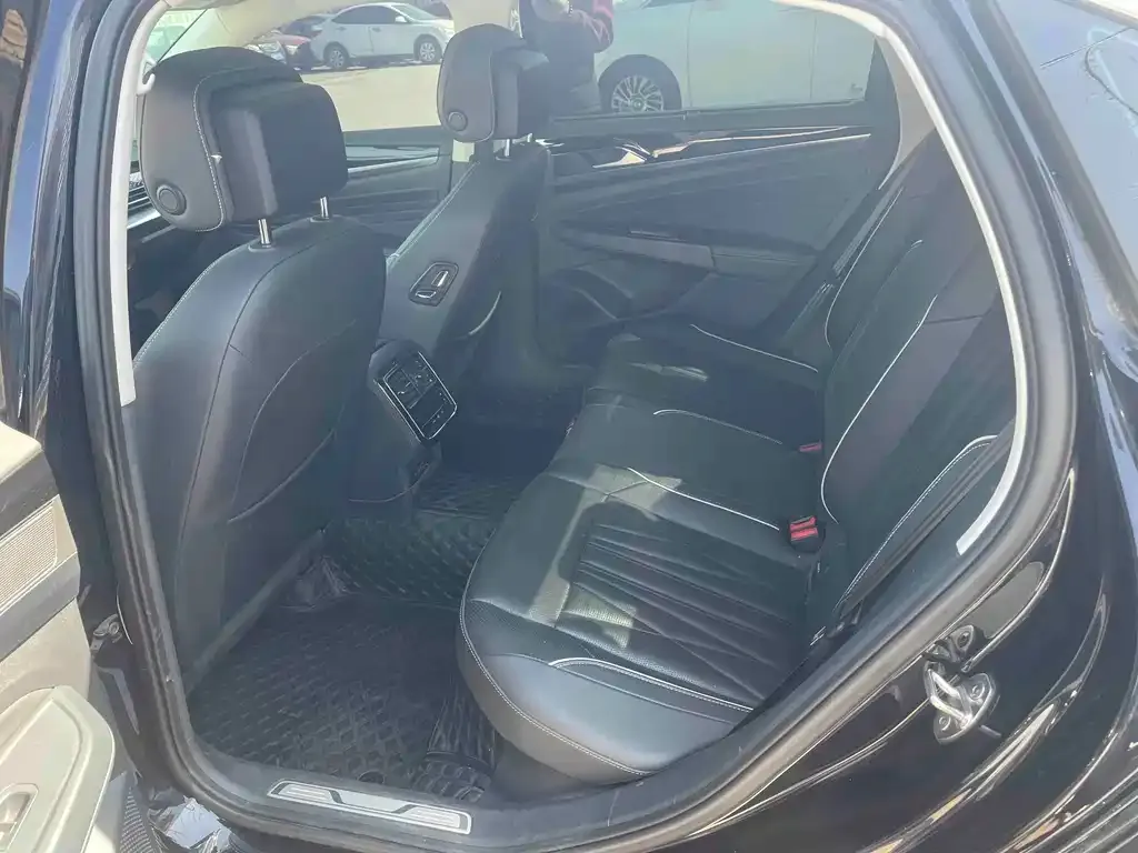 Volkswagen Passat 2023 из CN, фото 2