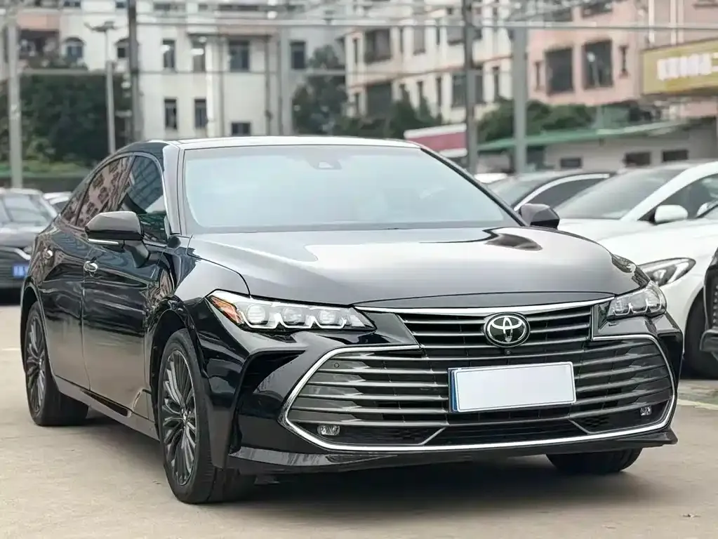 Toyota Avalon — фото 1