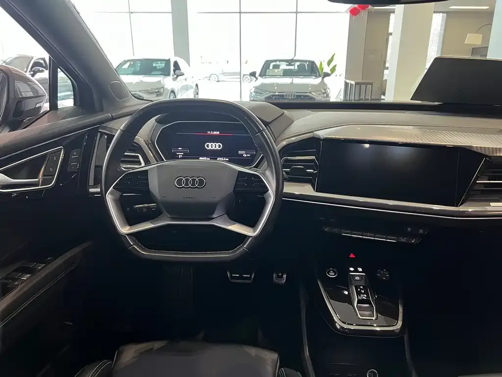 Audi Q4 e-tron — фото 9