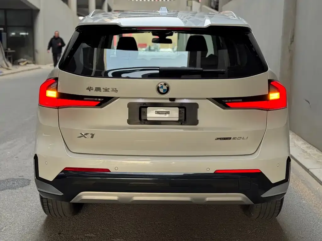 BMW X1 — фото 9