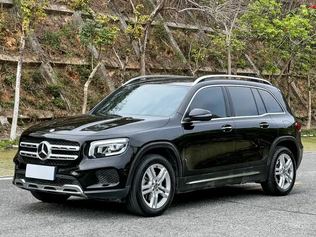 Mercedes-Benz GLB — фото 1