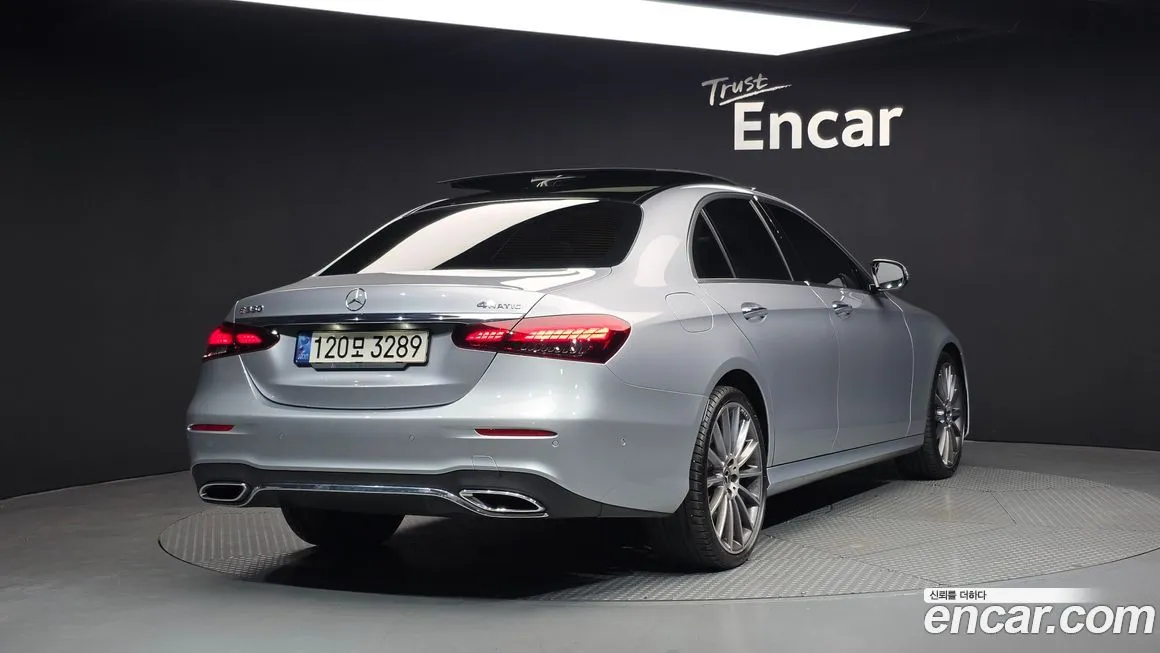 Mercedes-Benz E-Class — фото 8